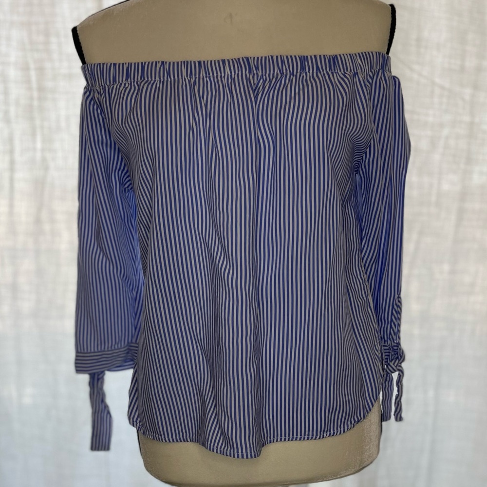 Off the shoulder casual shirt